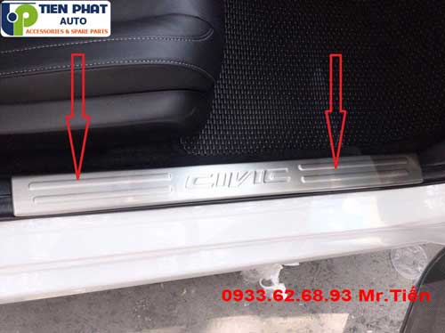 be buoc chan trong chong tray cho honda civic 2017